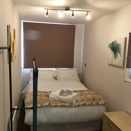 Garnet 3-bedroom Centre Apartamento